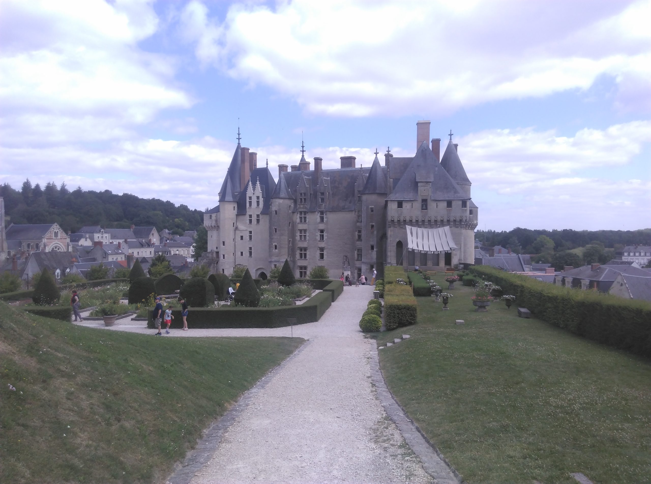 You are currently viewing Langeais vélo, cirque, château et fauconnerie…